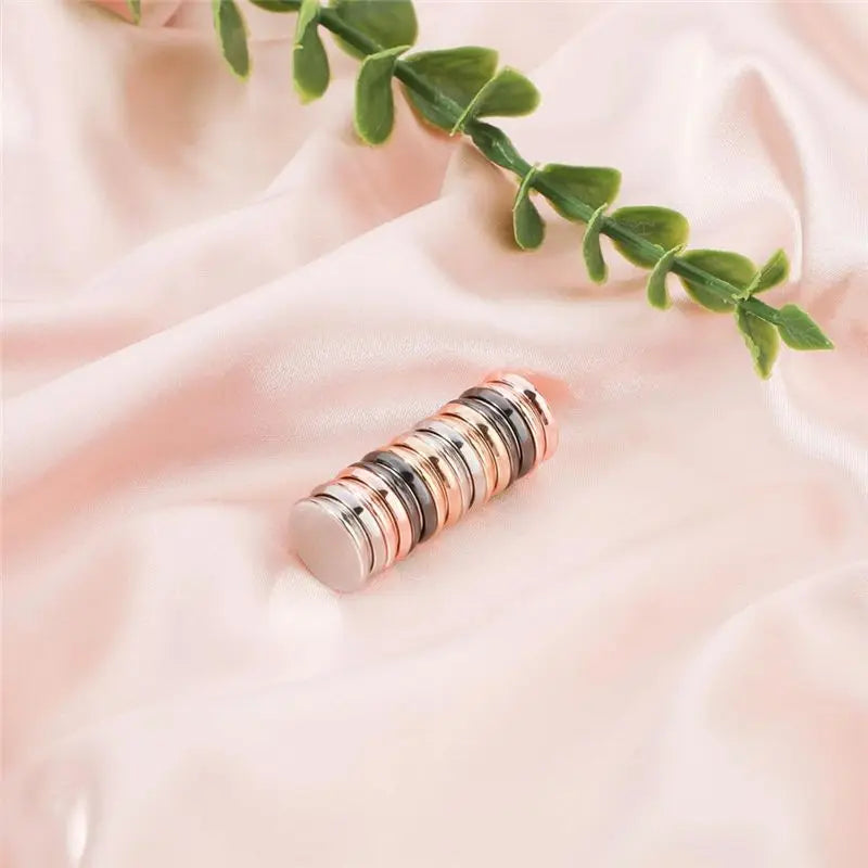 Set of 8 no-snag hijab magnets – view 3