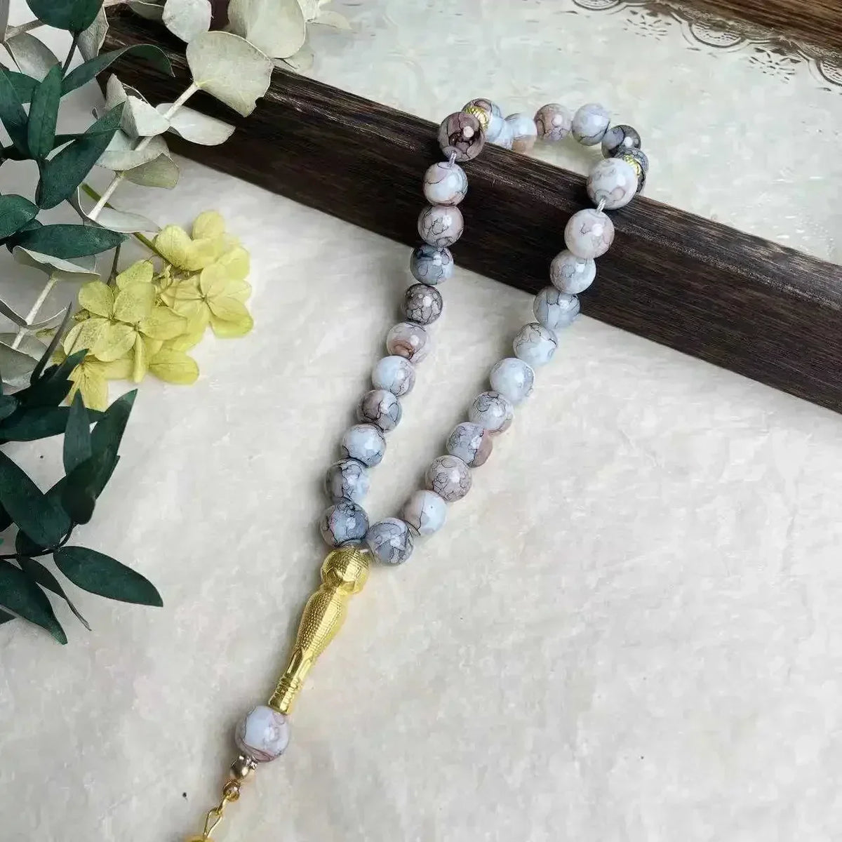 Tasbih med glasperler — 33 perler og guldkvast
