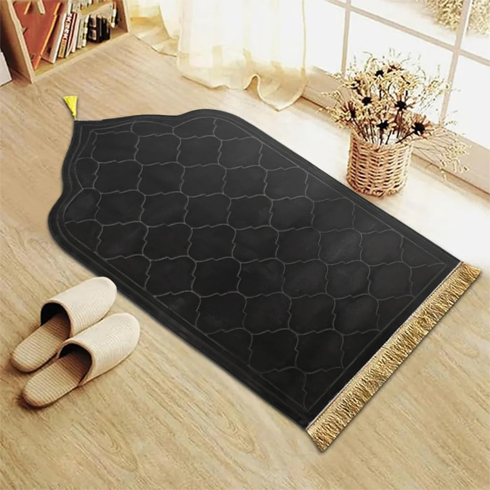 Thick Flannel Prayer Mat with Tassels — 66 × 116 cm