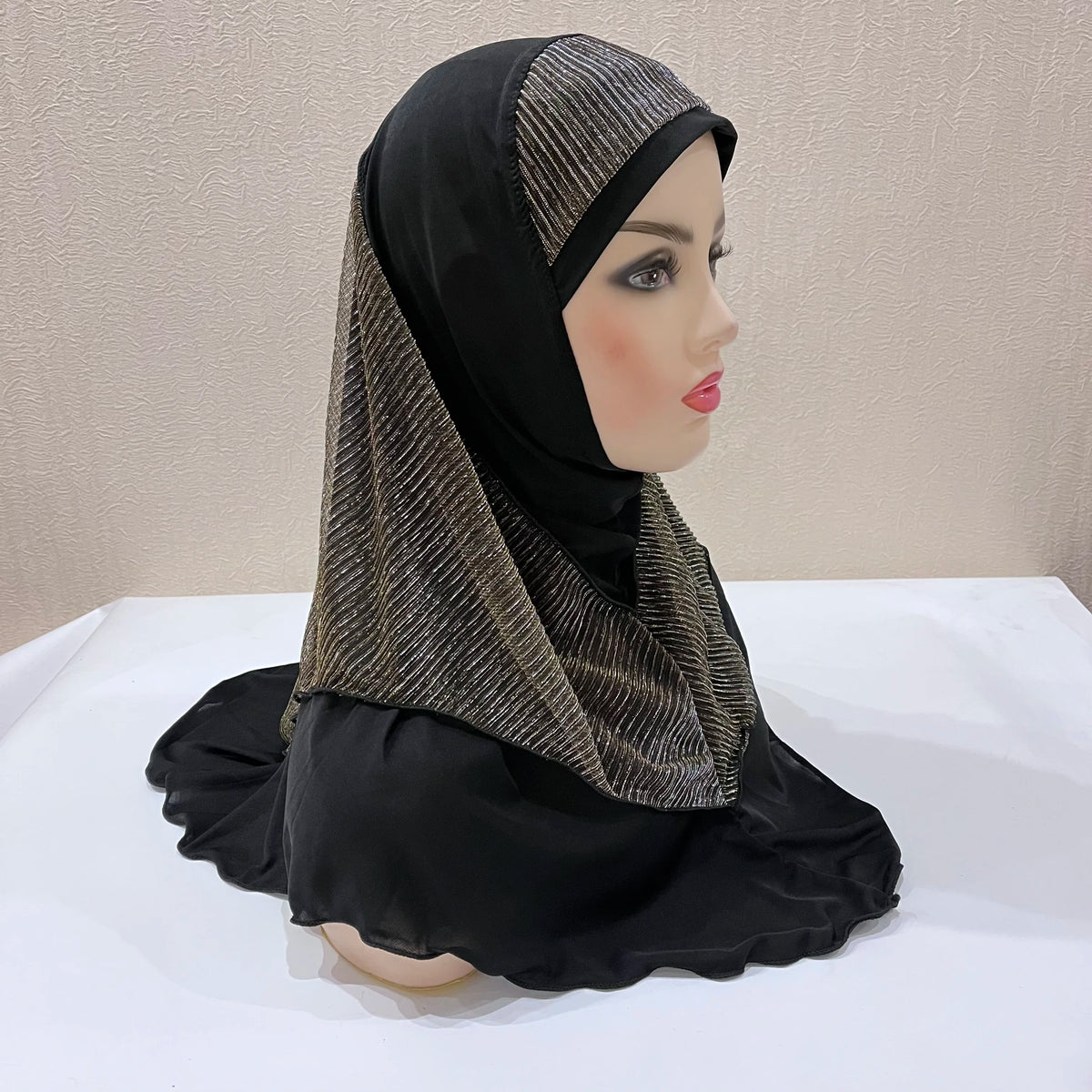 Amira Prayer Hijab — Pull-On, 70 × 60 cm