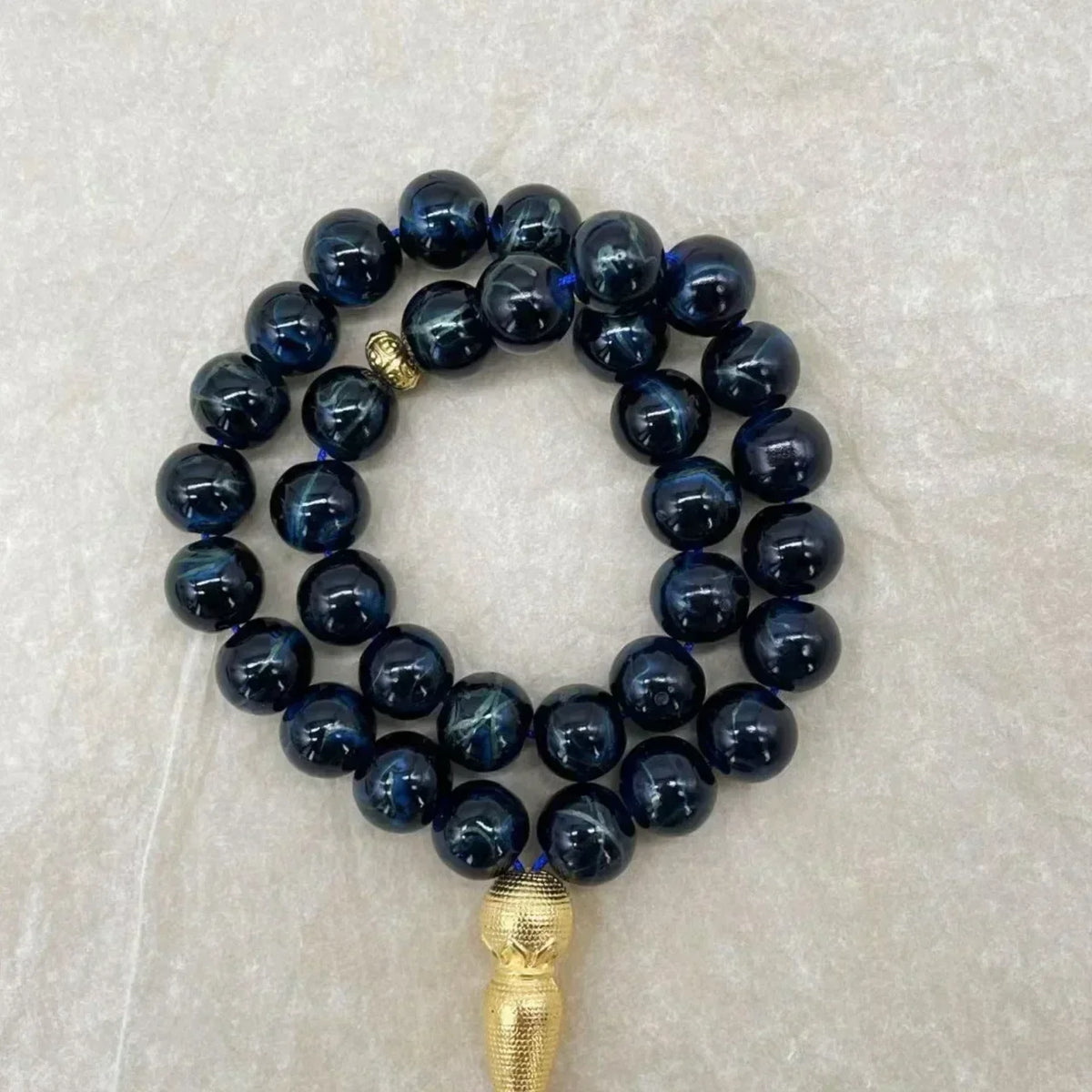 Tasbih med glasperler — 33 perler og guldkvast