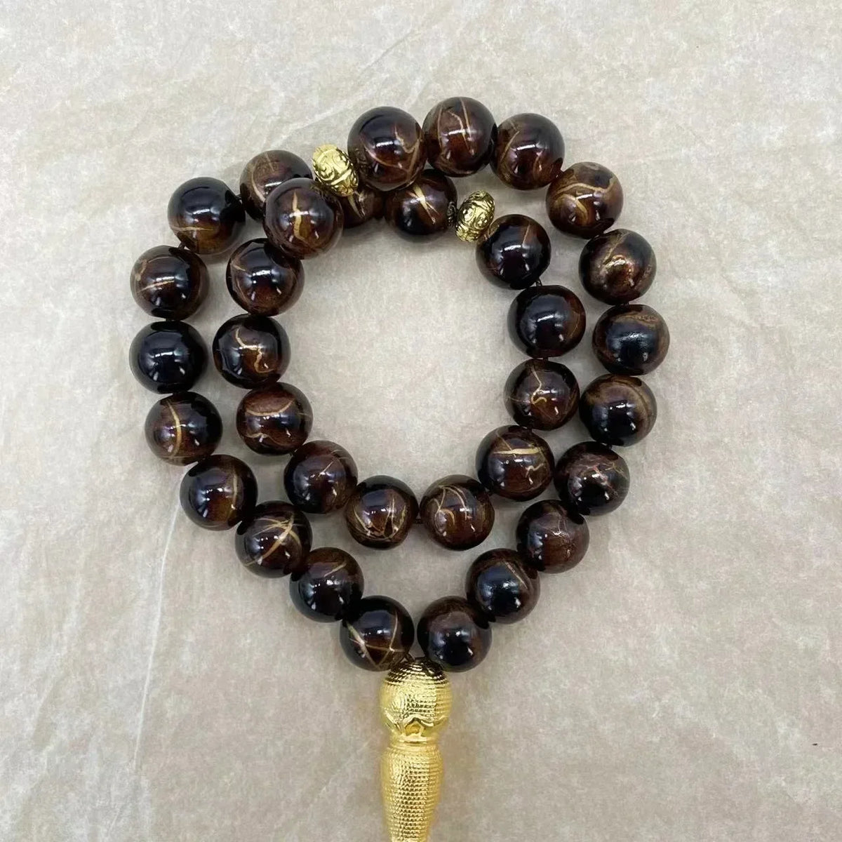 Tasbih med glasperler — 33 perler og guldkvast